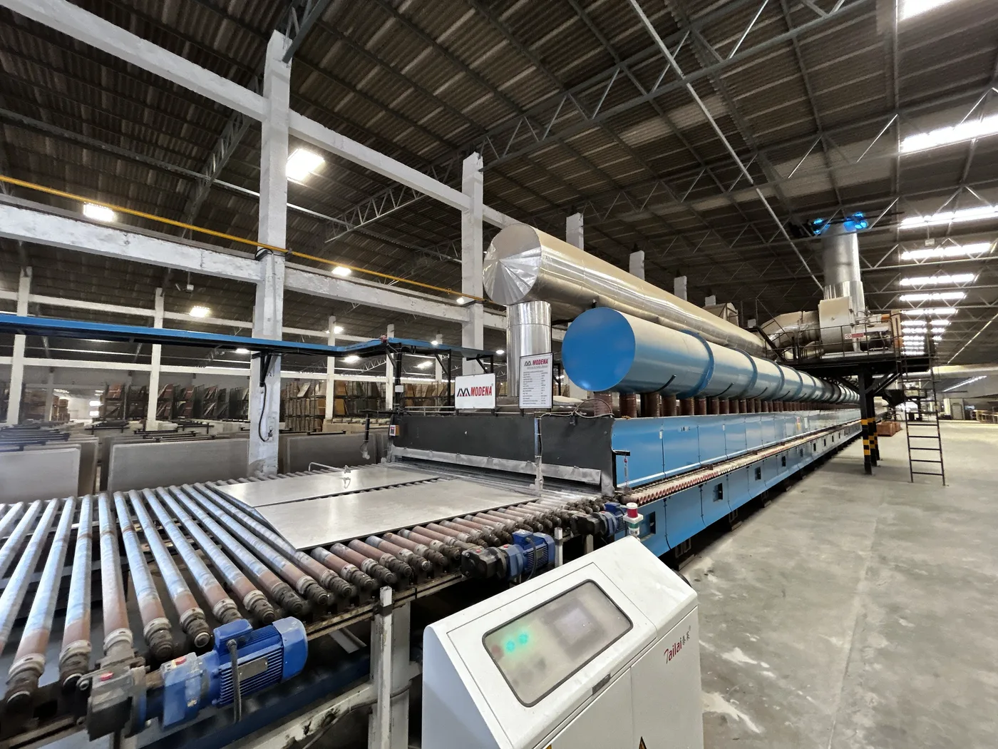 Montilla ceramic kiln line and roller conveyor in production